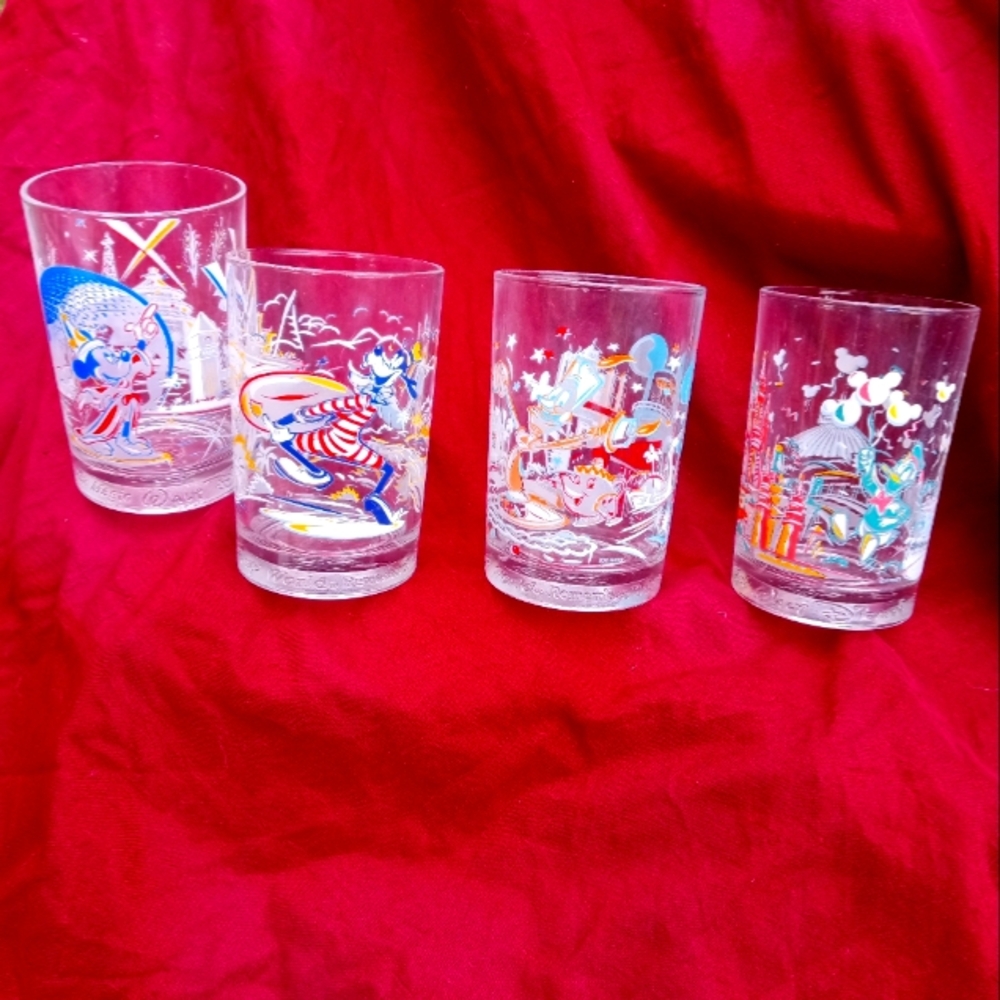 Walt Disney's 25th Anniversary glass set of 4